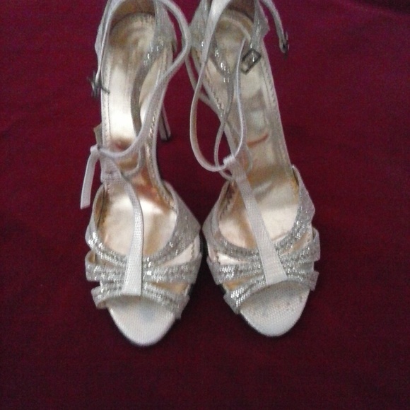 Golden Shoes - Picture 3 of 3